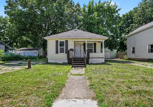 Photo 3 of Single family home for sale at 837 W Southern Ave, Muskegon, MI 49441 | MLS# 71026035810 | Listing updated on 2026-09-12