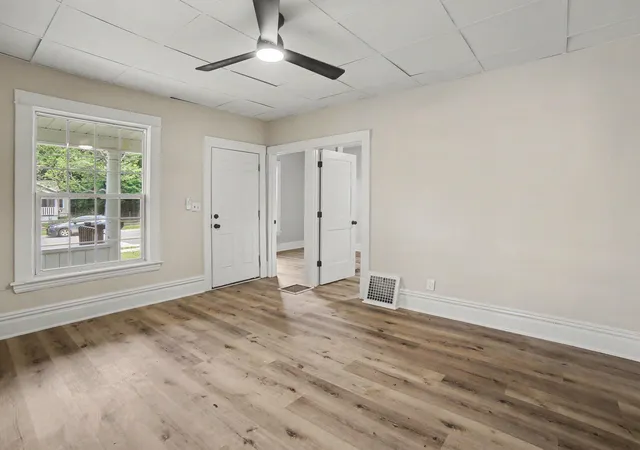 Photo 4 of Single family home for sale at 837 W Southern Ave, Muskegon, MI 49441 | MLS# 71026035810 | Listing updated on 2026-09-12
