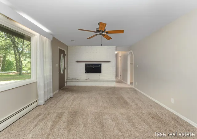 Photo 4 of Single family home for sale at 7676 Courtland Dr NE, Rockford, MI 49341 | MLS# 65026035792 | Listing updated on 2026-07-21