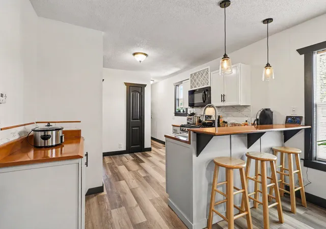 Photo 4 of Single family home for sale at 686 Marquette Ave, Muskegon, MI 49442 | MLS# 81026035785 | Listing updated on 2026-09-18