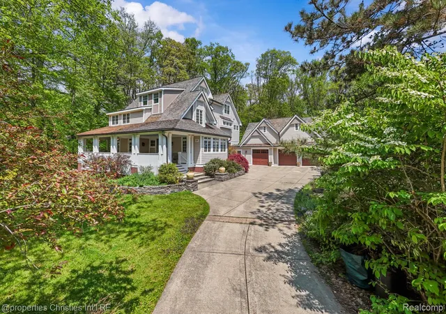 Photo 3 of Mansion for sale at 1041 Greentree Rd, Bloomfield Hills, MI 48304 | MLS# 20261054060 | Listing updated on 2026-08-01