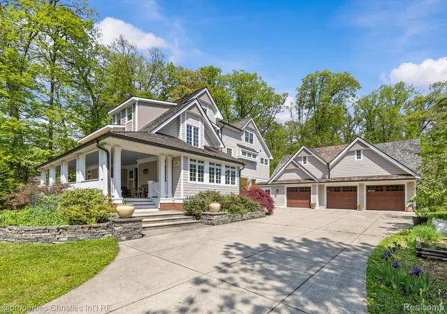 Photo 3 of Single family home for sale at 1041 Greentree Rd, Bloomfield Hills, MI 48304 | MLS# 20261054060 | Listing updated on 2026-08-01