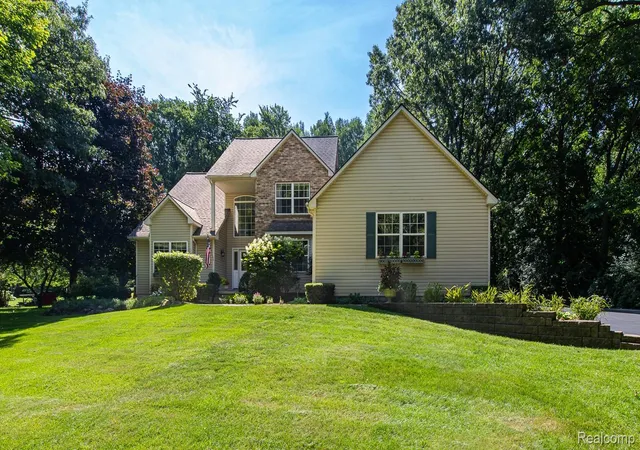 3rd image of 4430 Sedona Dr, Clarkston, MI 48348 | MLS# 20261054065