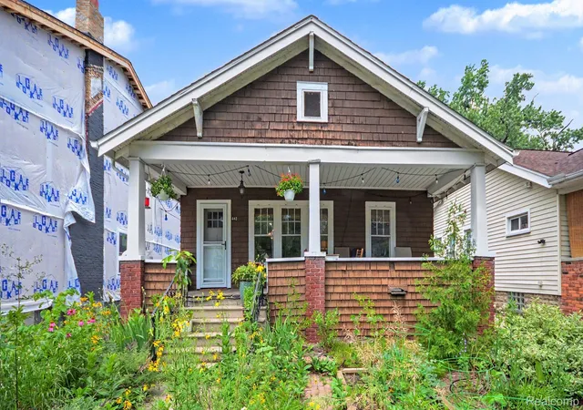 1st image of 440 W Saratoga St, Ferndale, MI 48220 | MLS# 20261054074