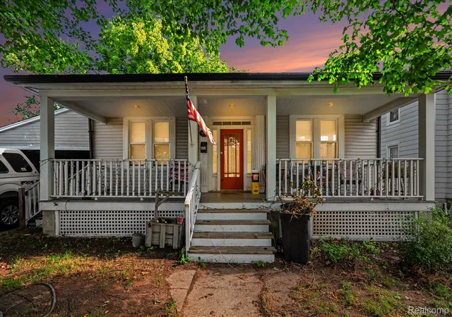 Photo 1 of Single family home for sale at 612 Vine St, Saint Clair, MI 48079 | MLS# 20261054079 | Listing updated on 2026-07-24