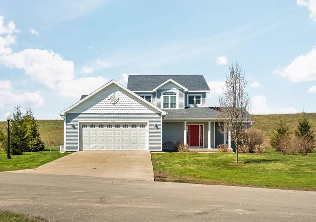 Photo 3 of Single family home for sale at 7031 Applewood Dr, Charlevoix, MI 49720 | MLS# 78080071040 | Listing updated on 2026-09-17