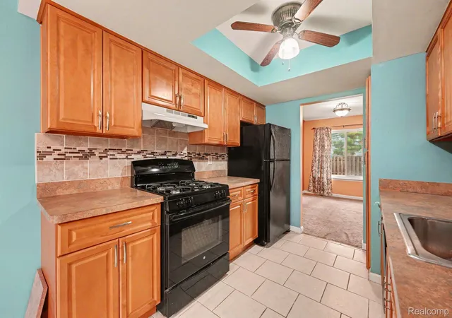 Listing Photo 5 - Condo for sale in building located at 37491 Charter Oaks Blvd, Clinton Township, MI 48036