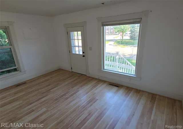 5th image of 18 Stanton St, Oxford, MI 48371 | MLS# 20261054099