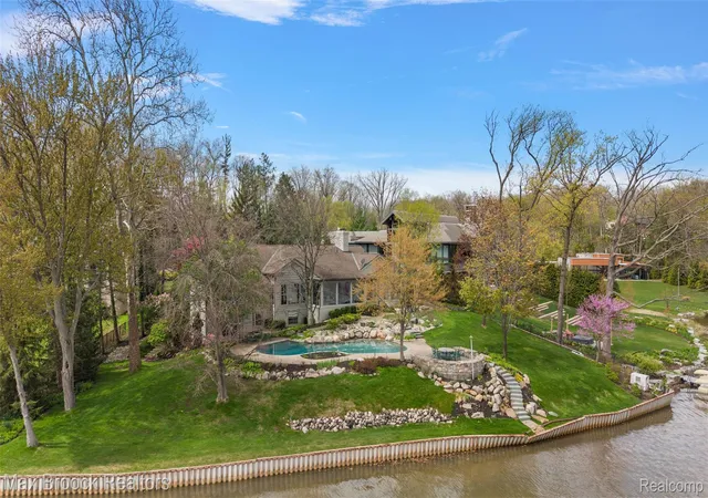 Photo 2 of Single family home for sale at 3945 Kirkland Ct, Bloomfield Hills, MI 48302 | MLS# 20261054105 | Listing updated on 2026-07-31