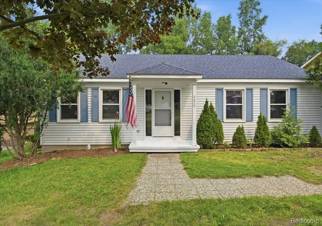 Photo 4 of Single family home for sale at 5608 Clinton River Dr, Waterford, MI 48327 | MLS# 20261054106 | Listing updated on 2026-10-01