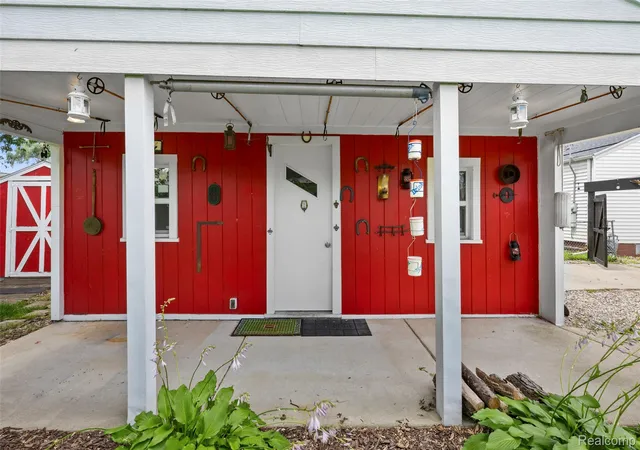 5th image of 536 E Barrett Ave, Madison Heights, MI 48071 | MLS# 20261054108