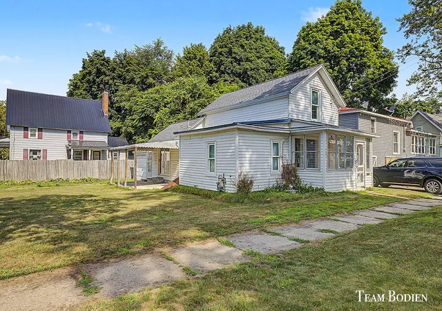 Photo 3 of Single family home for sale at 721 Pearl St, Belding, MI 48809 | MLS# 65026035838 | Listing updated on 2026-07-14