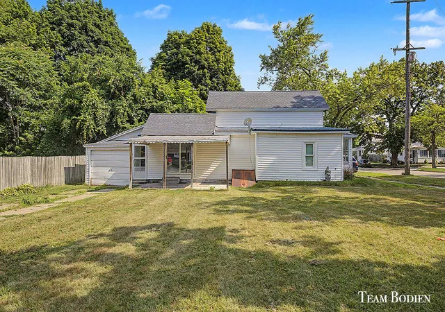 Photo 3 of Single family home for sale at 721 Pearl St, Belding, MI 48809 | MLS# 65026035838 | Listing updated on 2026-07-14