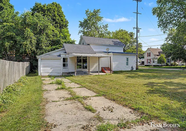 Photo 4 of Single family home for sale at 721 Pearl St, Belding, MI 48809 | MLS# 65026035838 | Listing updated on 2026-07-14
