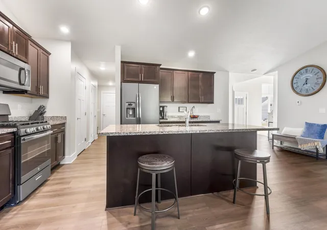 Listing Photo 4 - Condo for sale in building located at 1390 W Vlg Blvd, Kalamazoo, MI 49009