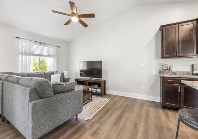 Listing Photo 5 - Condo for sale in building located at 1390 W Vlg Blvd, Kalamazoo, MI 49009