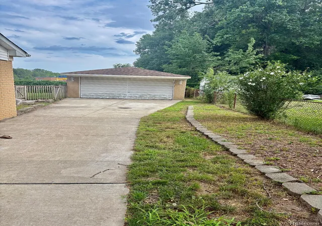 Photo 2 of Single family home for sale at 22725 Armstrong Ave, Brownstown, MI 48193 | MLS# 20261054118 | Listing updated on 2026-08-29