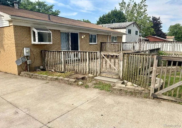 Photo 3 of Single family home for sale at 22725 Armstrong Ave, Brownstown, MI 48193 | MLS# 20261054118 | Listing updated on 2026-08-29