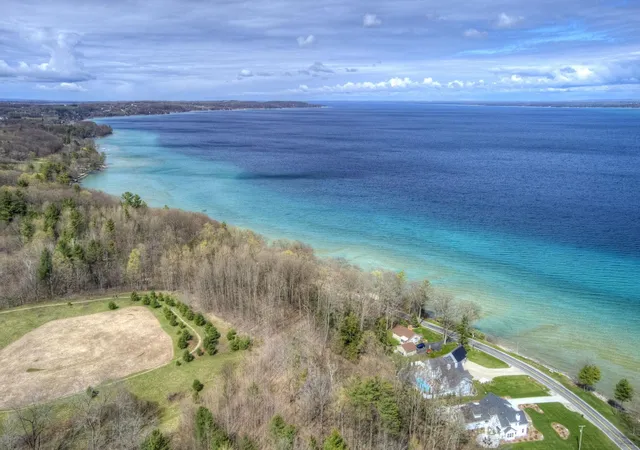 Photo 3 of Single family home for sale at 6885 E Shore Rd, Traverse City, MI 49686 | MLS# 78080071048 | Listing updated on 2026-08-05