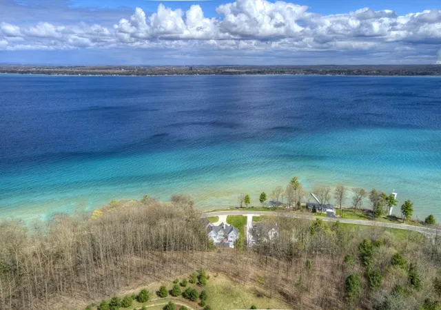 Photo 3 of Single family home for sale at 6885 E Shore Rd, Traverse City, MI 49686 | MLS# 78080071048 | Listing updated on 2026-08-05