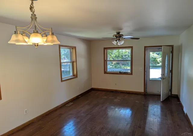 Photo 2 of Single family home for sale at 809 S Charles St, Saginaw, MI 48602 | MLS# 61050214853 | Listing updated on 2026-08-03