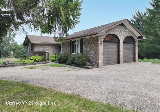 Photo 4 of Single family home for sale at 2995 Lyons Rd, Owosso, MI 48867 | MLS# 5050214854 | Listing updated on 2026-08-17