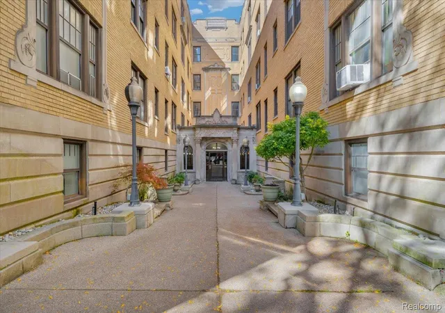 Photo 1 of Condo for sale at 120 Seward St #209, Detroit, MI 48202 | MLS# 20261054139 | Listing updated on 2026-07-31