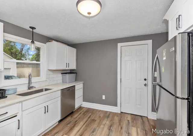 Photo 4 of Single family home for sale at 960 Temple St SE, Grand Rapids, MI 49507 | MLS# 65026035856 | Listing updated on 2026-10-02