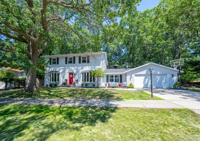 Photo 2 of Single family home for sale at 2240 Pleasant Hl Dr, Norton Shores, MI 49441 | MLS# 69026035855 | Listing updated on 2026-08-19