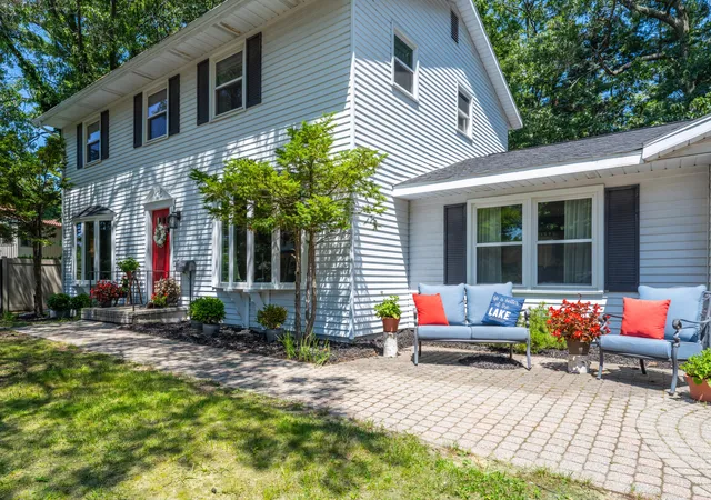 Photo 3 of Single family home for sale at 2240 Pleasant Hl Dr, Norton Shores, MI 49441 | MLS# 69026035855 | Listing updated on 2026-08-19