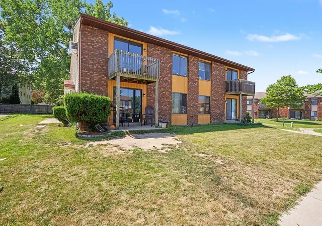 Listing Photo 3 - Condo for sale in building located at 1134 Country, Holland, MI 49423 - Unit #1-4