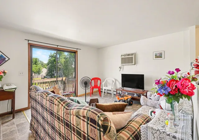 Listing Photo 5 - Condo for sale in building located at 1134 Country, Holland, MI 49423 - Unit #1-4