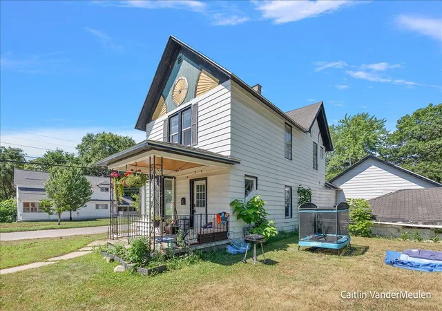 Listing Photo 5 - Condo for sale in building located at 1501 College Ave NE, Grand Rapids, MI 49505