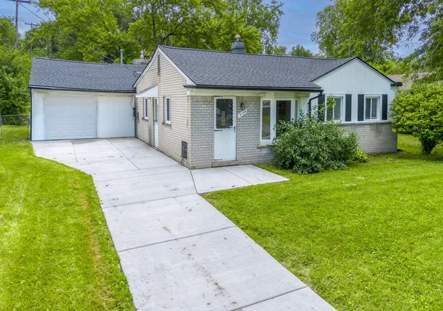Photo 2 of Single family home for sale at 3168 Herbell Dr, Waterford, MI 48328 | MLS# 81026035873 | Listing updated on 2026-07-17