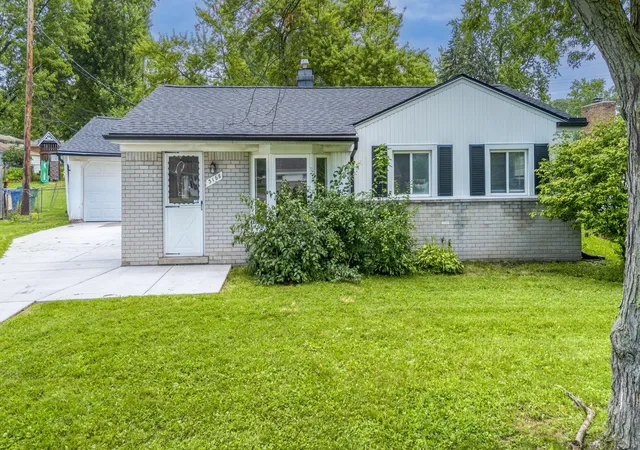 Photo 3 of Single family home for sale at 3168 Herbell Dr, Waterford, MI 48328 | MLS# 81026035873 | Listing updated on 2026-07-17