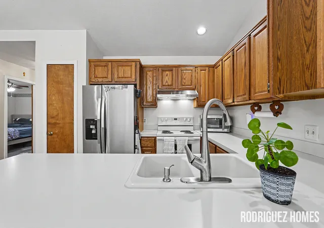 Photo 2 of Condo for sale at 1731 Lakeview Dr, Zeeland, MI 49464 | MLS# 65026035874 | Listing updated on 2026-09-01