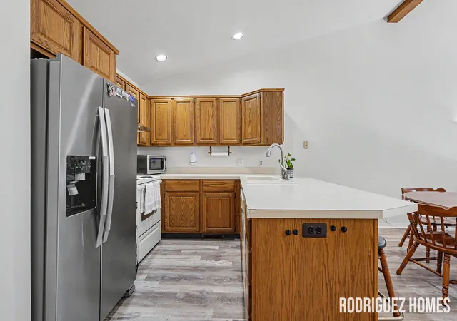 Photo 3 of Condo for sale at 1731 Lakeview Dr, Zeeland, MI 49464 | MLS# 65026035874 | Listing updated on 2026-09-01