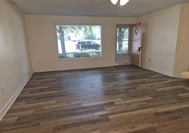 Photo 3 of Single family home for sale at 885 Barnum St Sw, Wyoming, MI 49509 | MLS# 65026035878 | Listing updated on 2026-08-28