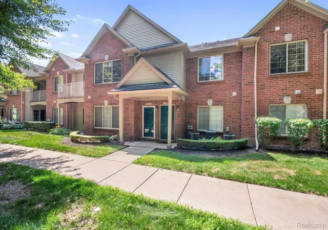 Photo 2 of Condo for sale at 12121 Hidden View Ct, Utica, MI 48315 | MLS# 20261054183 | Listing updated on 2026-08-25