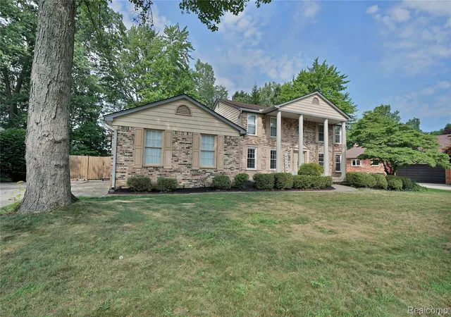 Photo 2 of Single family home for sale at 54359 Algonquin Dr, Shelby Township, MI 48315 | MLS# 20261054200 | Listing updated on 2026-09-04
