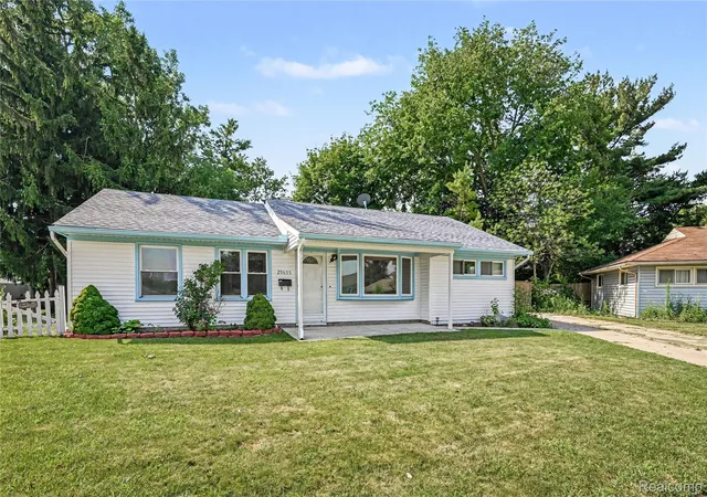 2nd image of 29655 Winter Ct, Garden City, MI 48135 | MLS# 20261054204