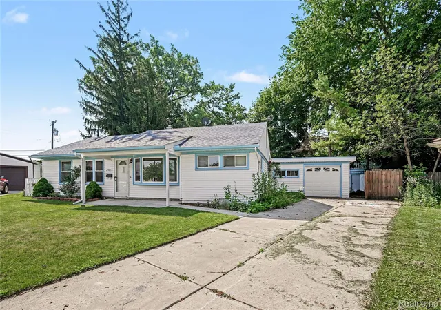 3rd image of 29655 Winter Ct, Garden City, MI 48135 | MLS# 20261054204