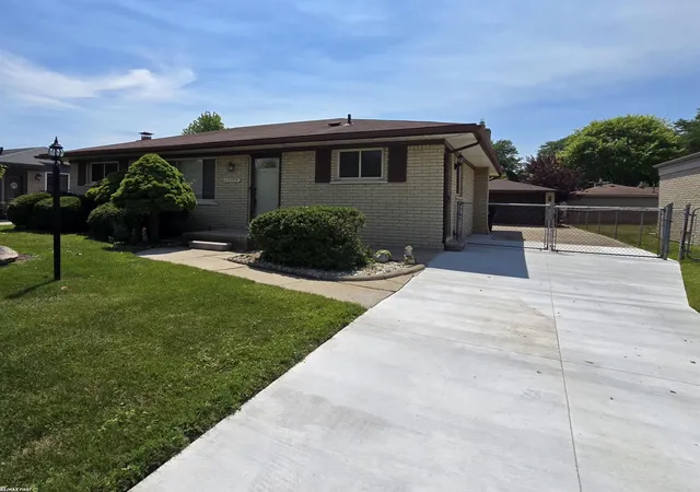Photo 2 of Single family home for sale at 14968 Clemson Dr, Sterling Heights, MI 48313 | MLS# 58050214882 | Listing updated on 2026-09-11