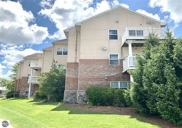 1st image of 301 N Lake St, Cadillac, MI 49601 | MLS# 78080071064
