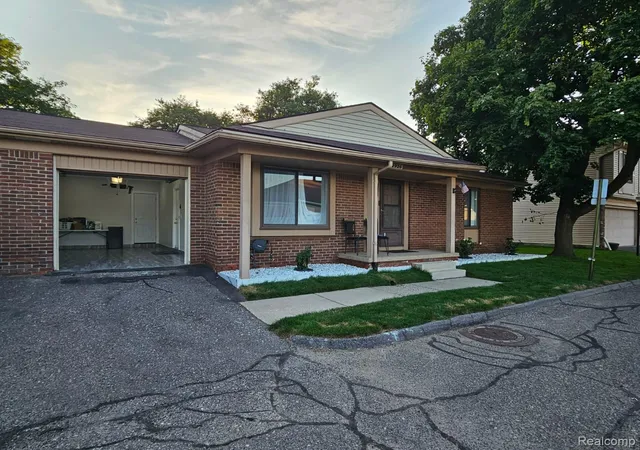 Condo for sale at 2926 Roundtree Dr, Troy, MI 48083 | MLS# 20261054253