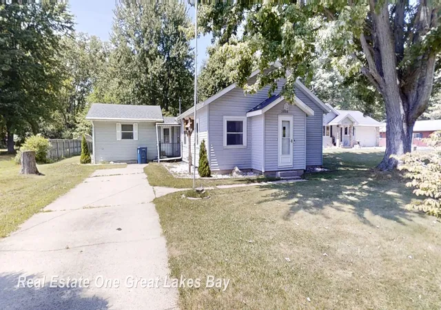 Photo 1 of Single family home for sale at 3858 Clutier Rd, Saginaw, MI 48601 | MLS# 61050214895 | Listing updated on 2026-07-15