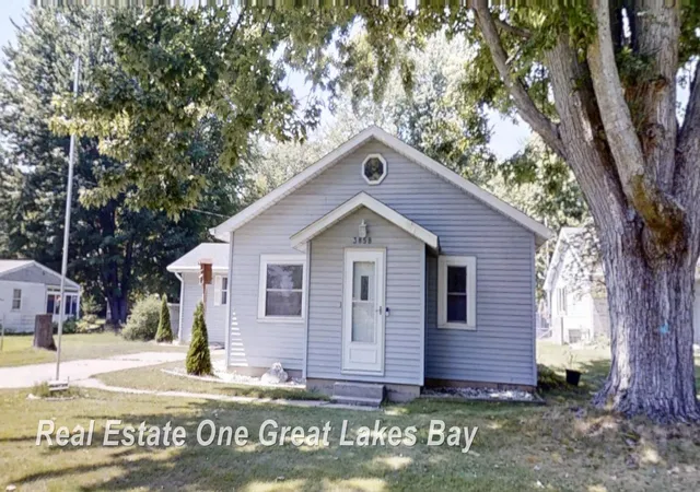 Photo 3 of Single family home for sale at 3858 Clutier Rd, Saginaw, MI 48601 | MLS# 61050214895 | Listing updated on 2026-07-15