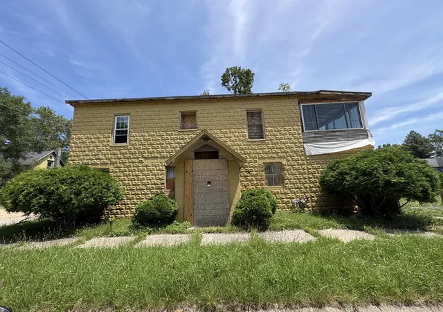 1st image of 817 Thresher Ave, Benton Harbor, MI 49022 | MLS# 69026035925