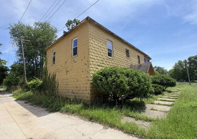 2nd image of 817 Thresher Ave, Benton Harbor, MI 49022 | MLS# 69026035925