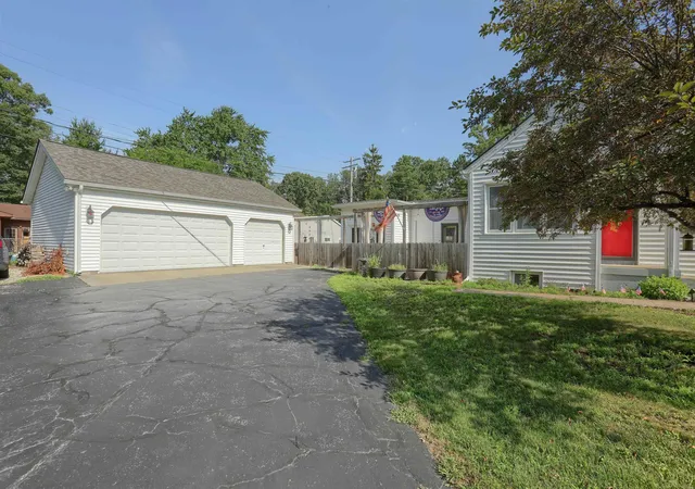 2nd image of 1945 Saint Clair Blvd Blvd, Algonac, MI 48001 | MLS# 58050214898